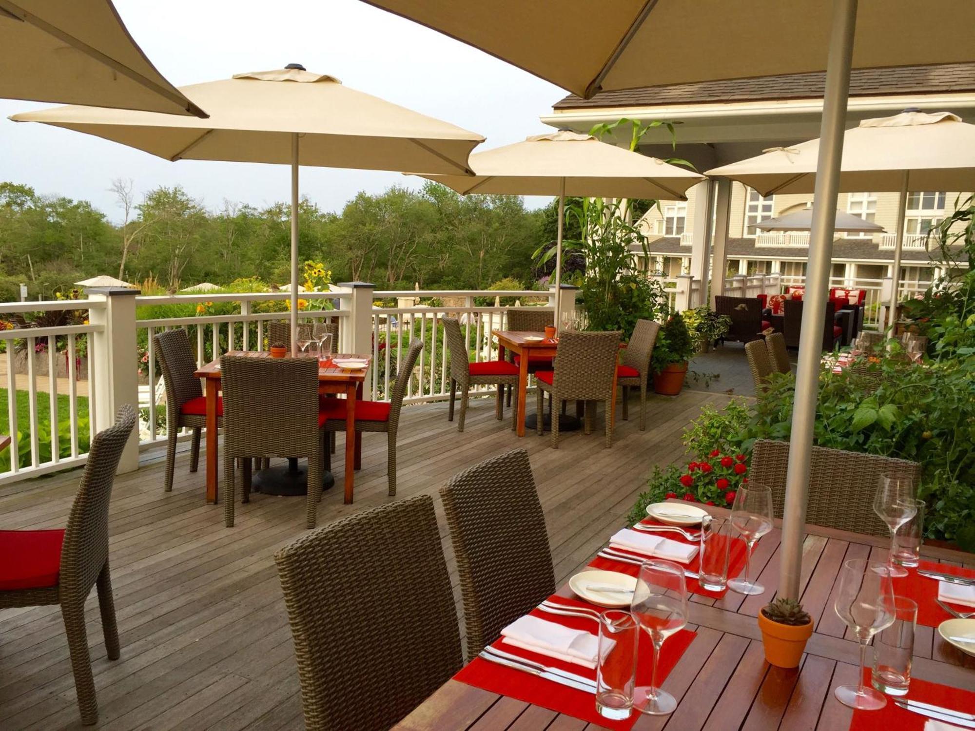 Hotel By The Sea 2*